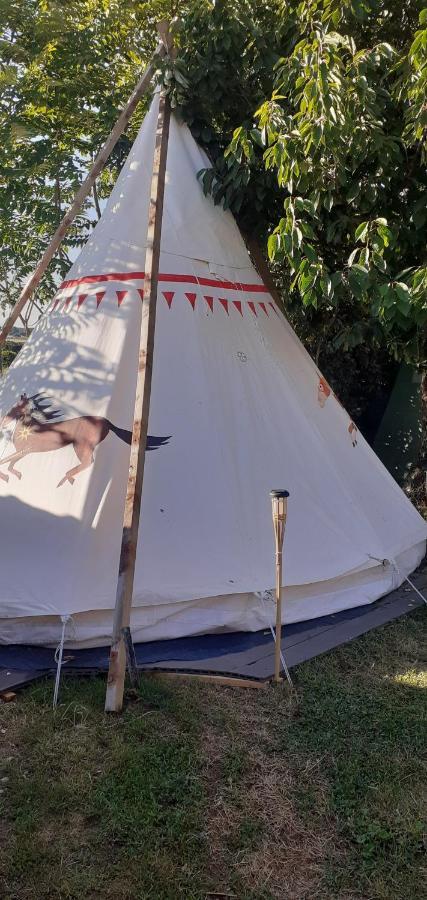 Les Flots De Ma Vie Chambres D Hotes Et Tipi Florence Et Virginie Gossin Barzan Exterior photo