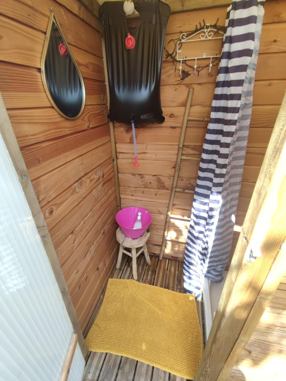 Les Flots De Ma Vie Chambres D Hotes Et Tipi Florence Et Virginie Gossin Barzan Exterior photo