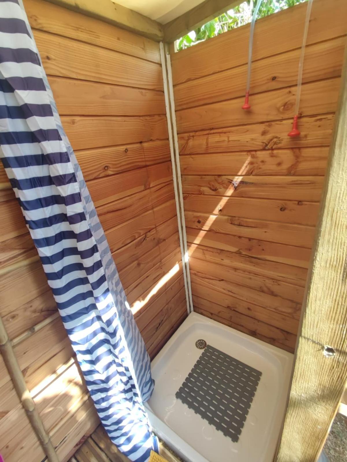 Les Flots De Ma Vie Chambres D Hotes Et Tipi Florence Et Virginie Gossin Barzan Exterior photo