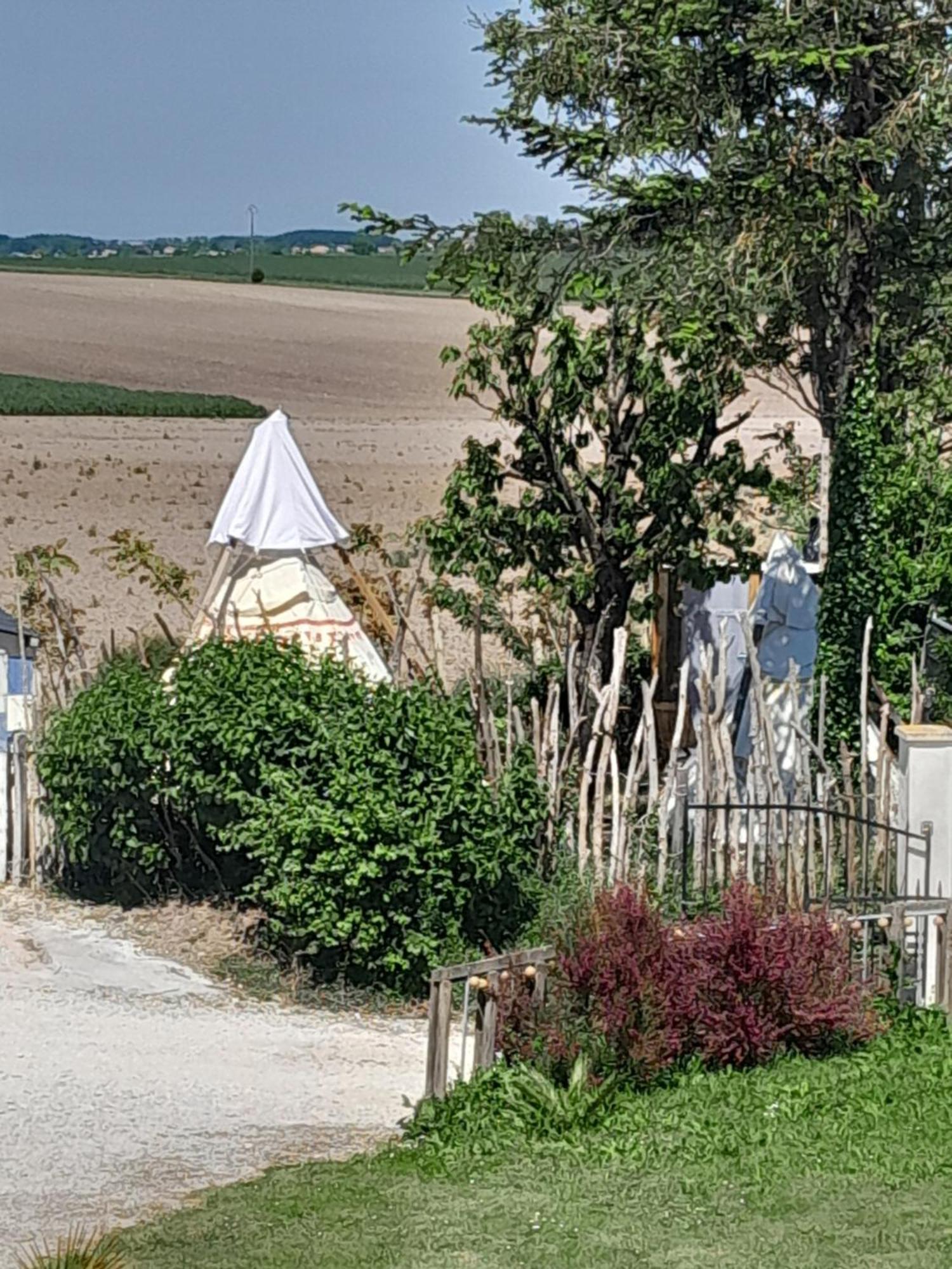 Les Flots De Ma Vie Chambres D Hotes Et Tipi Florence Et Virginie Gossin Barzan Exterior photo